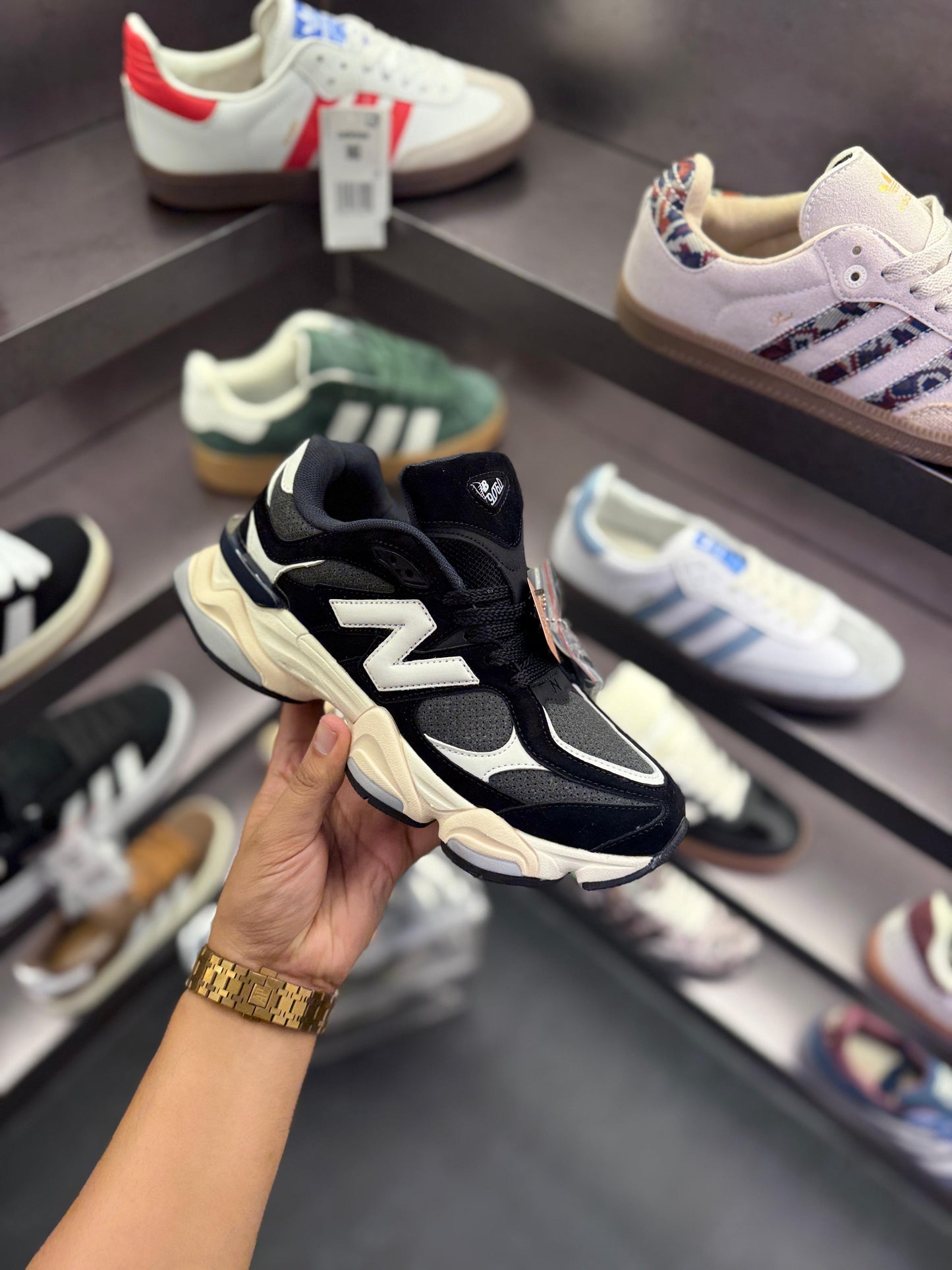 NEW BAL.ANCE 9060 BLACK AND WHITE