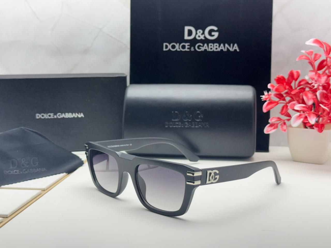 D_&G