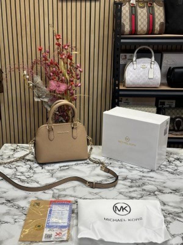 Mich.ael Kor.s Veron.ica Extra Small Saffiano Leather Crossbody Bag