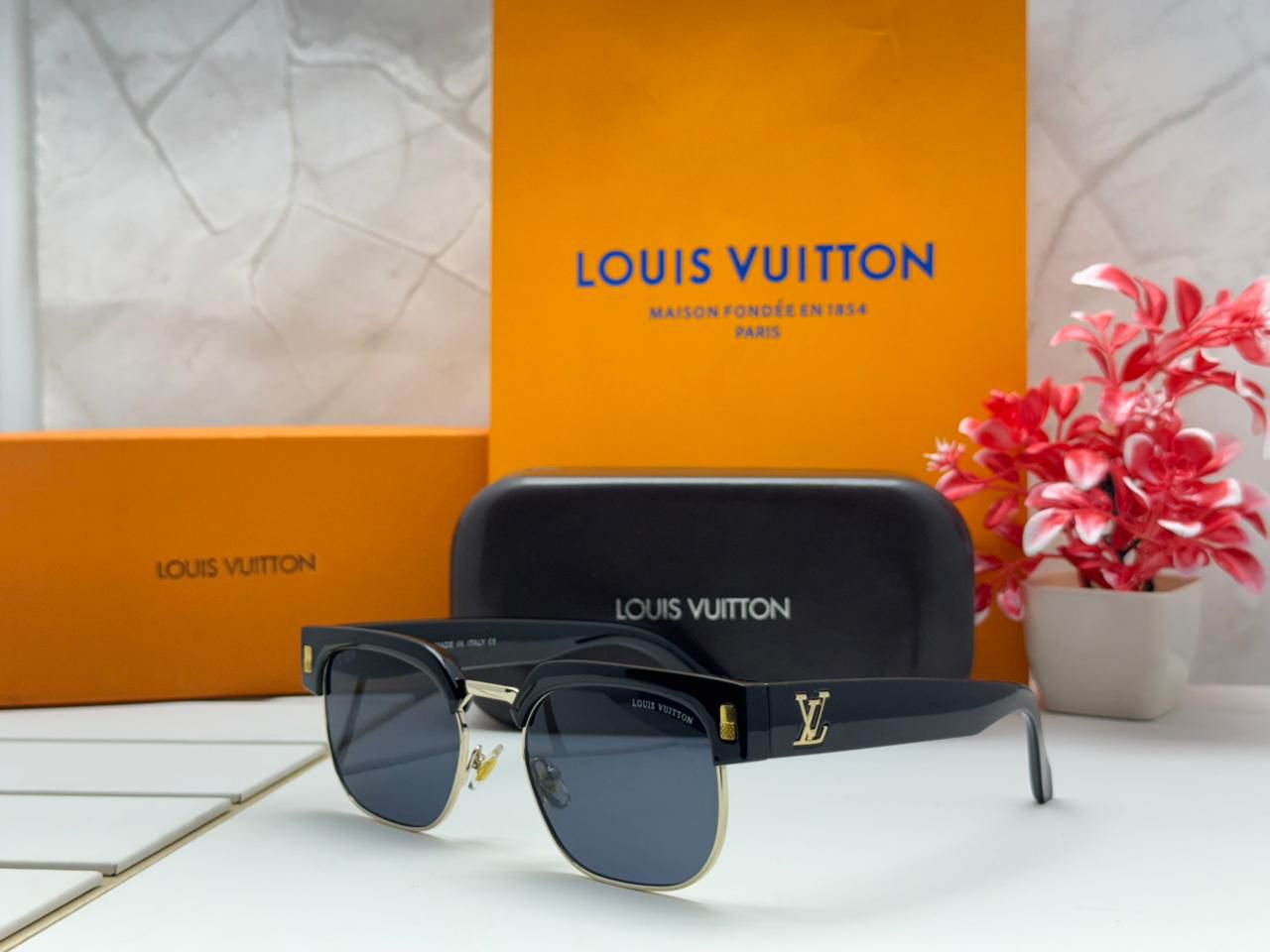 LO_UIS VUIT_TON
