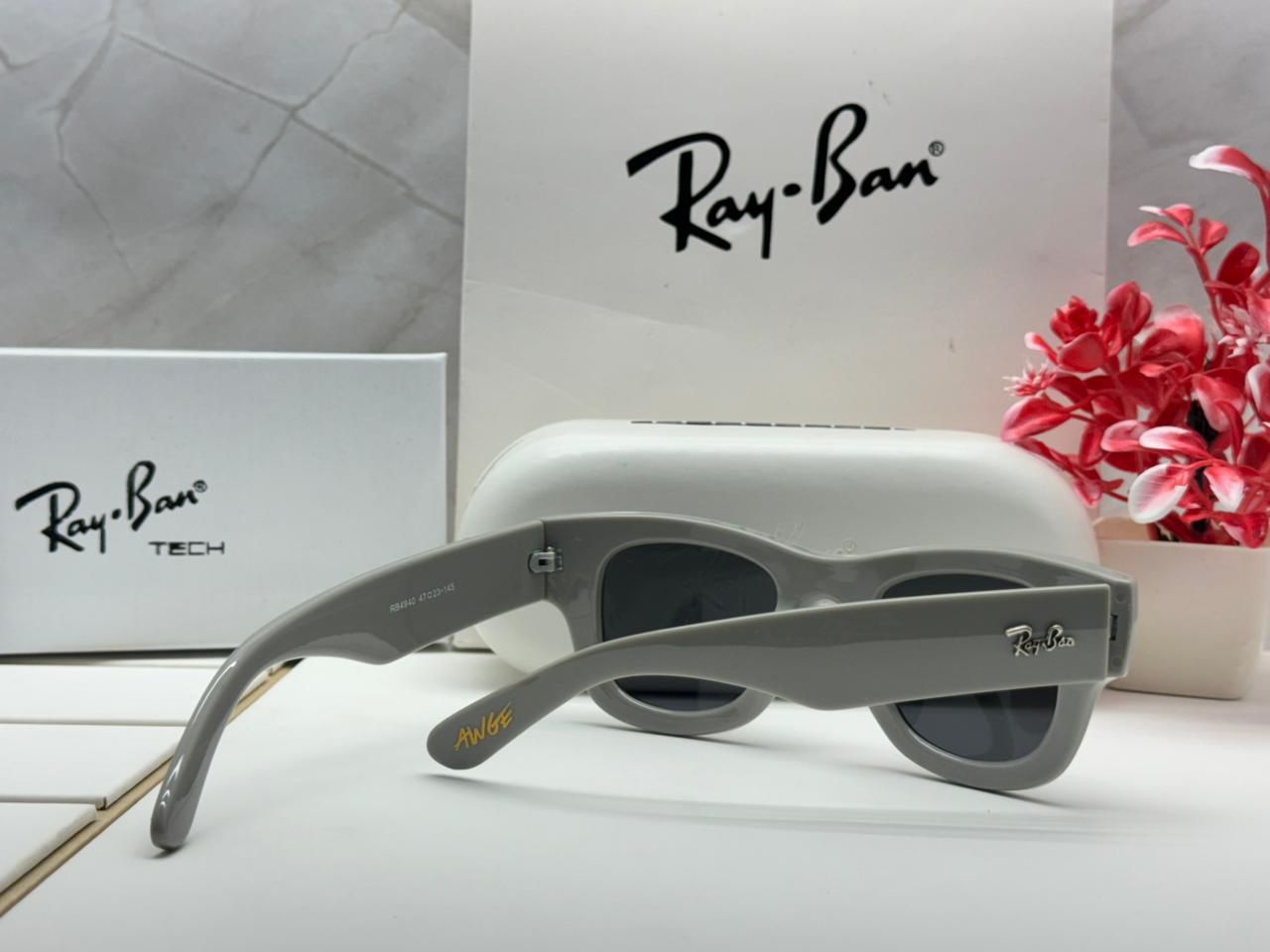 RA_Y BA_N
